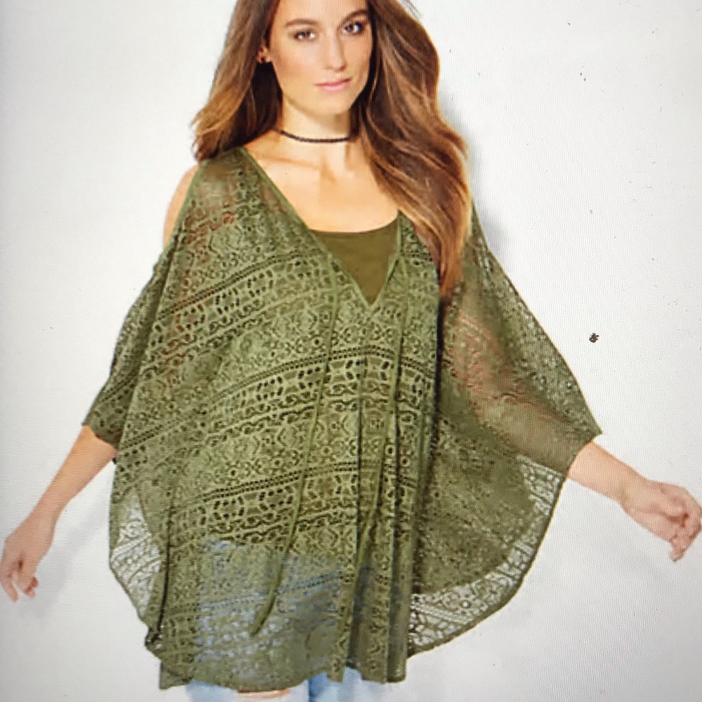 New York & Compant crochet cold shoulder